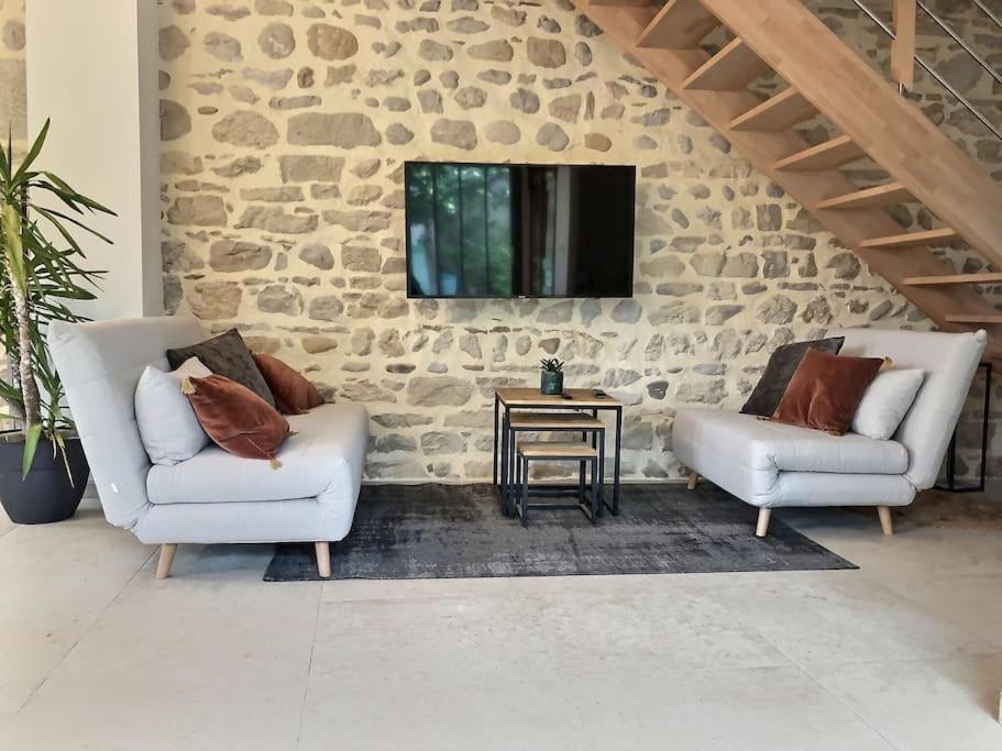 Вилла Charme Et Quietude Au Coeur Du Quartier Tiret Амберьё-ан-Бюже Экстерьер фото